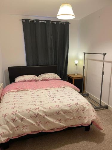 Wolverhampton House | Room with private bathroom near train station