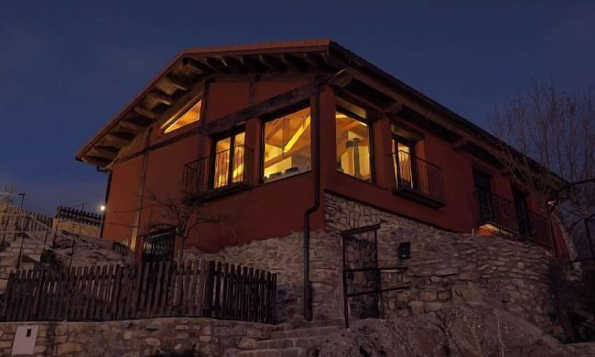 Santa Maria de la Alameda Cottage | Rural house with 3 stays (full or partial rental) for 10 to 18 people