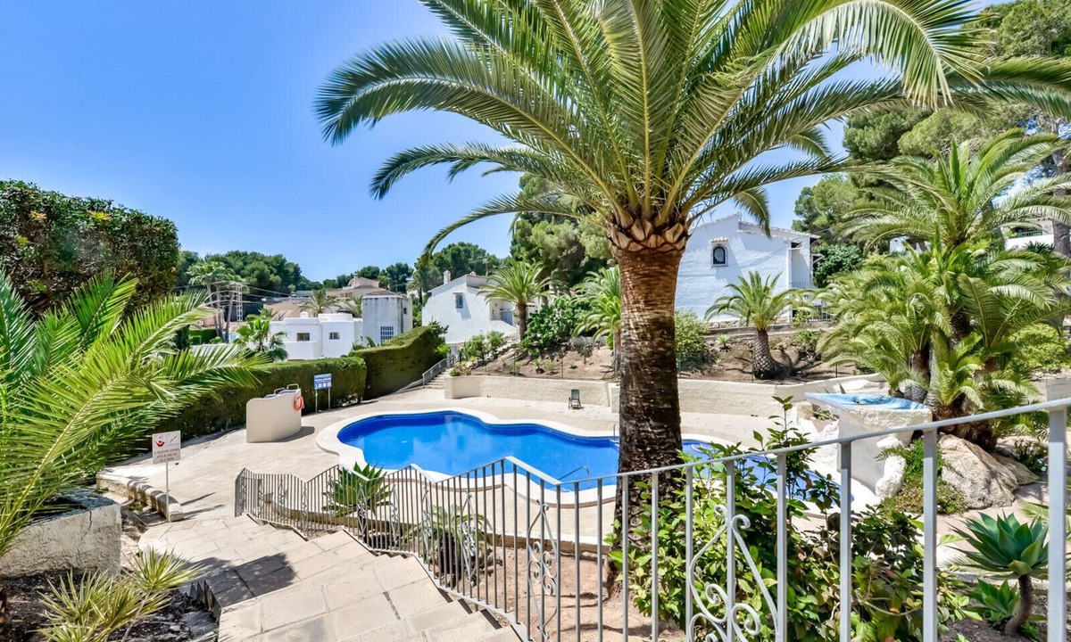 Moravit Ski Chalet | SAN JAIME, nice bungalow in Moraira for 4 adults and 2 children with communal pool and free wifi