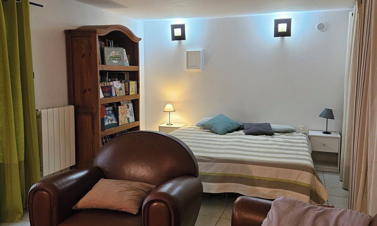 Valojoulx Apartment | Self-contained apartment in the heart of the forest, 6 minutes from Lascaux