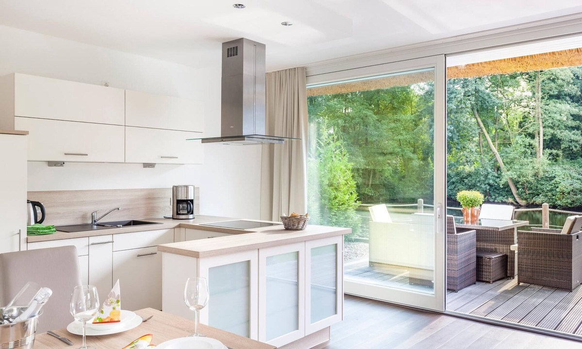 Bad Zwischenahn Apartment | SmartFewo: Sonnenglut | lake terrace | sauna