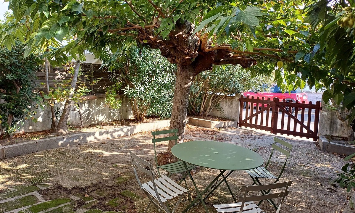 Saintes-Maries-de-la-Mer Apartment | "Sous le Mûrier": apartment 5 minutes from the sea on foot