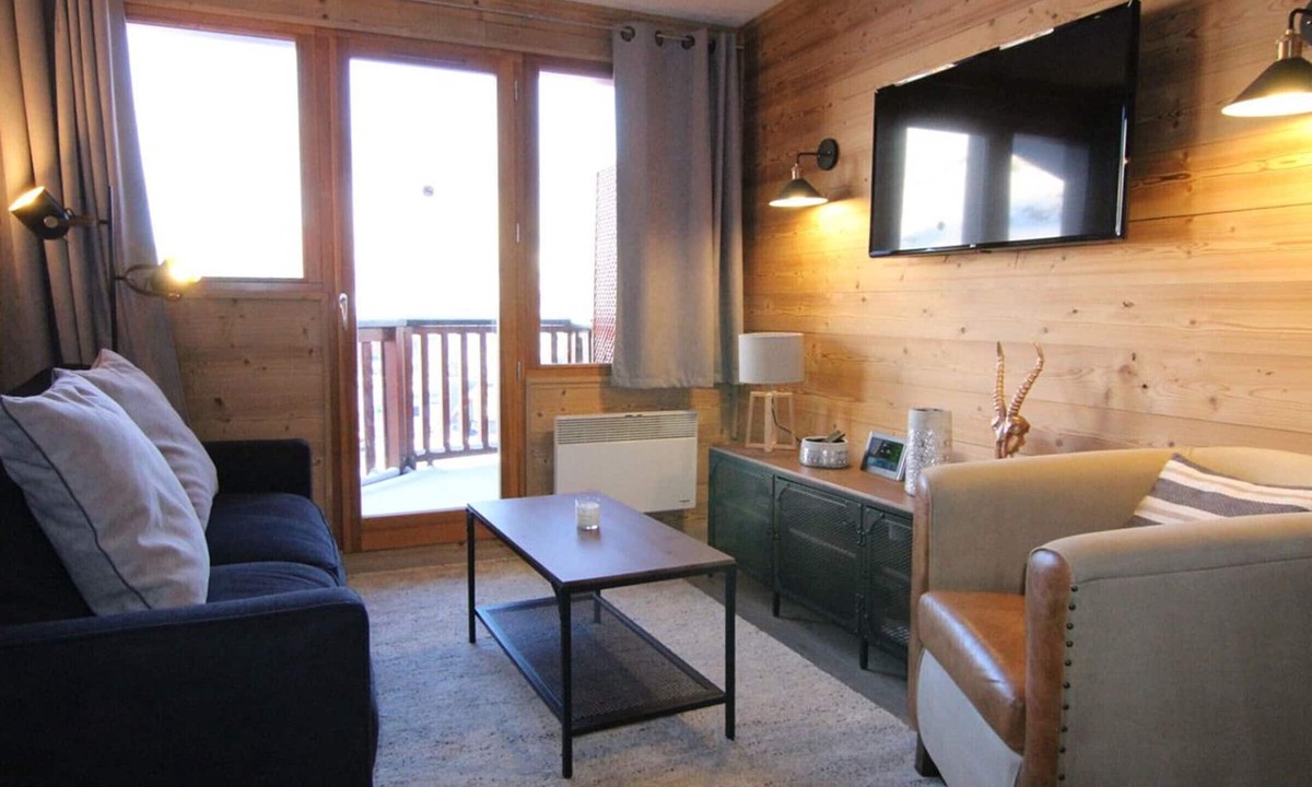 Jeux Apartment | Spacious 3-Room Apartment for 6 with Balcony and Parking - Near Slopes and Shops, Alpe d'Huez