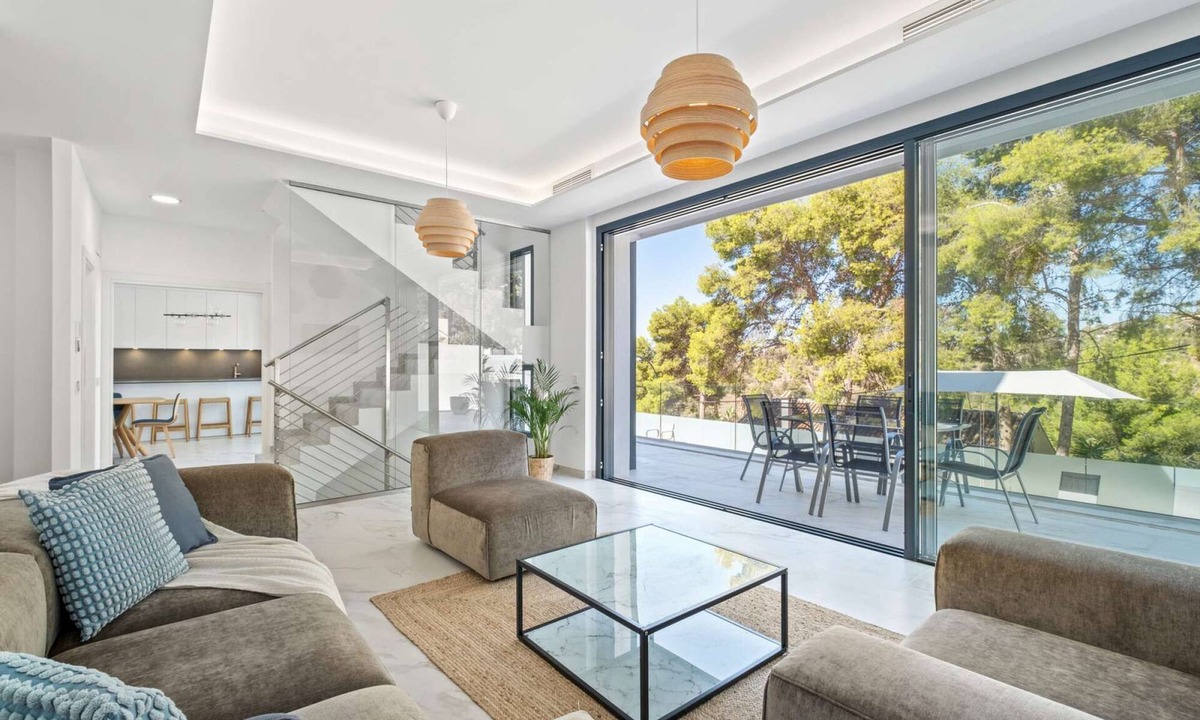 Pinares de San Anton Villa | Spacious 5 Bedrooms villa with swimming pool, views to mountain