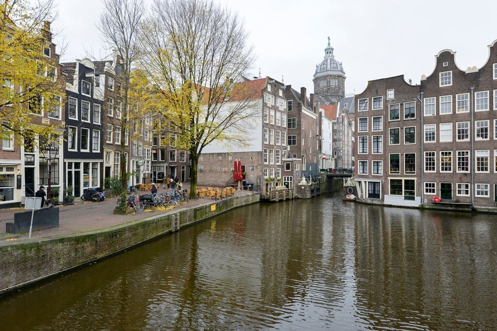 Red Light District Apartment | Spacious apartment near canal and central station