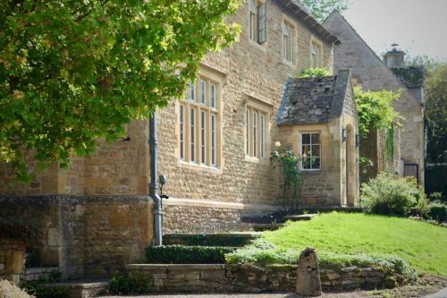 Whichford House | Spacious Cotswold Home for Groups, Country Escape