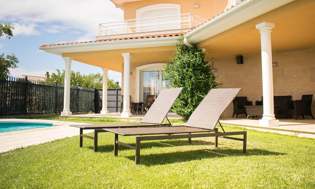 Garinoain Hostel | Spacious family suite for a quiet getaway.