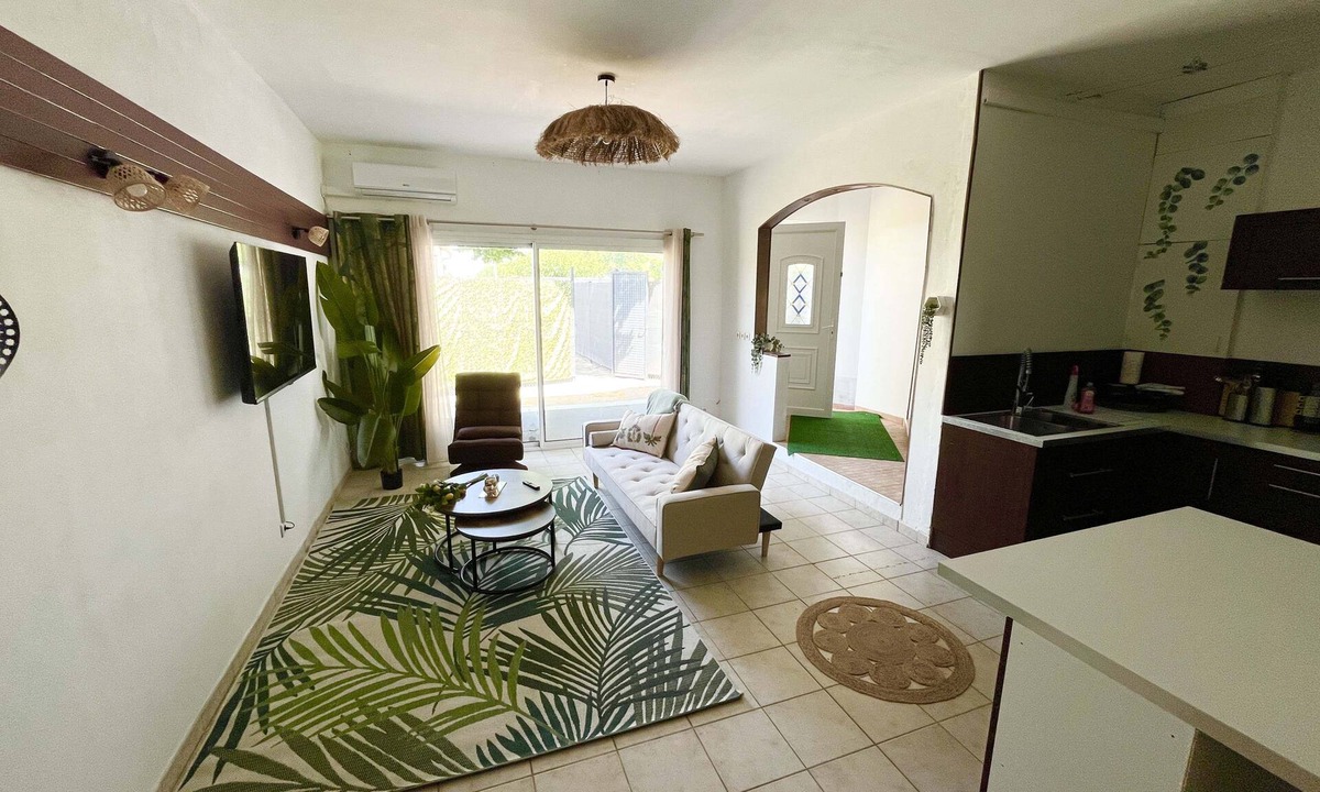 Mauguio House | Spacious house for 6 with pool table