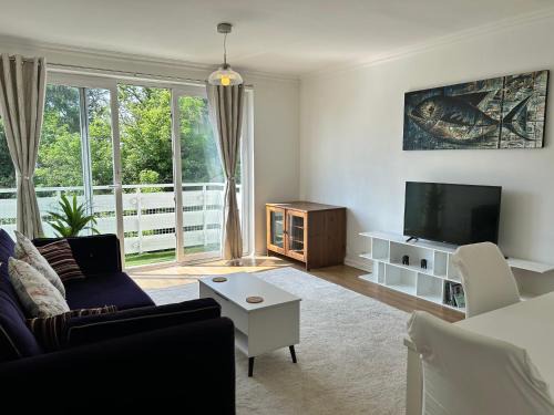 Reading Apartment | Spacious & peaceful 2Bed with balcony, close to town