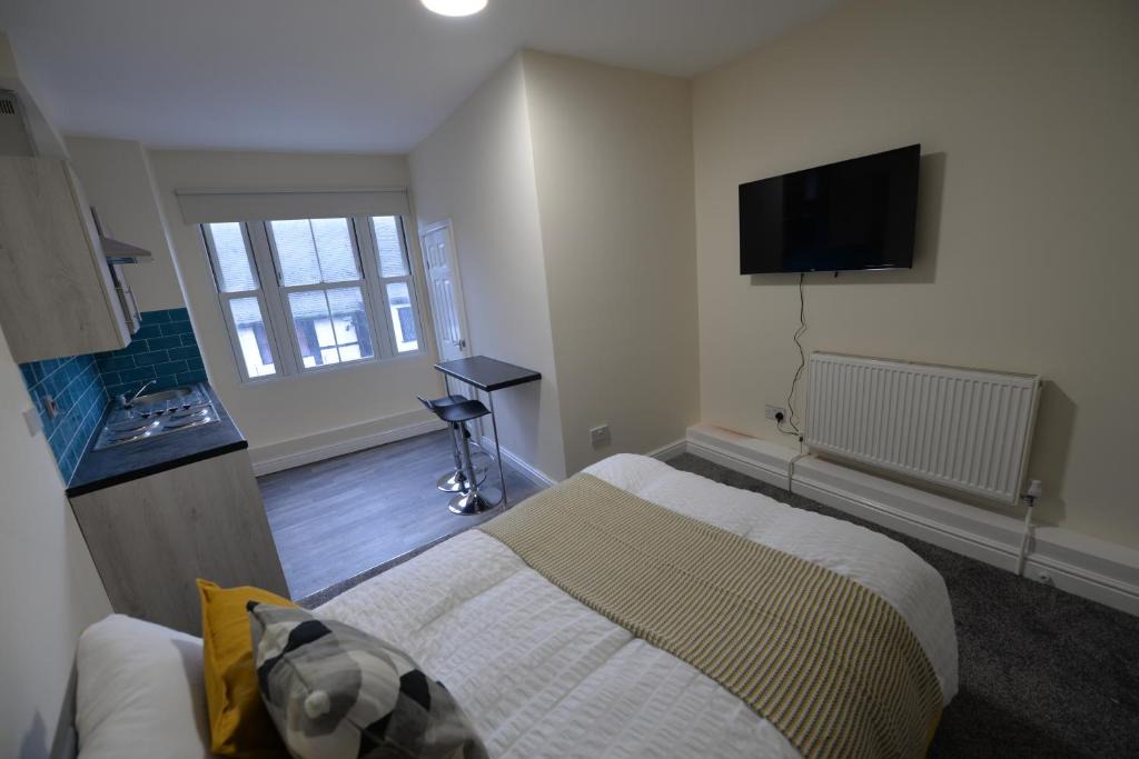 Coventry City Centre Apartment | Spacious Studio City Centre (3)