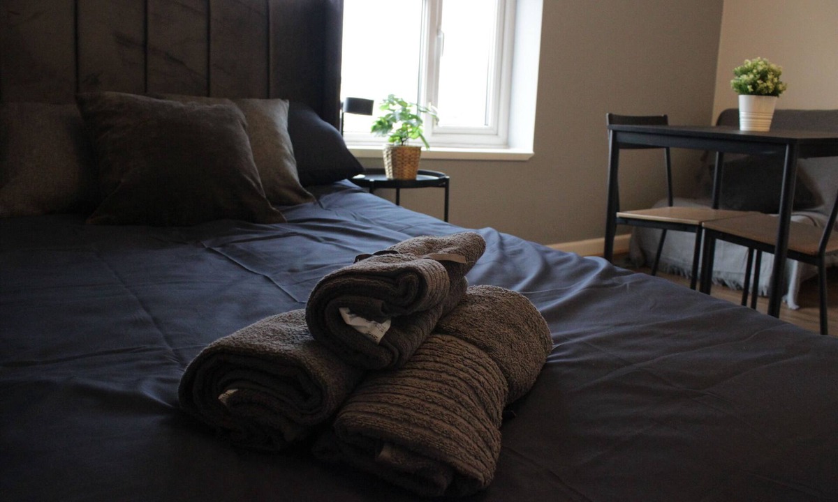 Southampton City Centre Apartment | Spacious Studio near Solent Uni w/Free WiFi