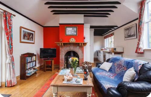 Boldre Apartment | Spout House Studio