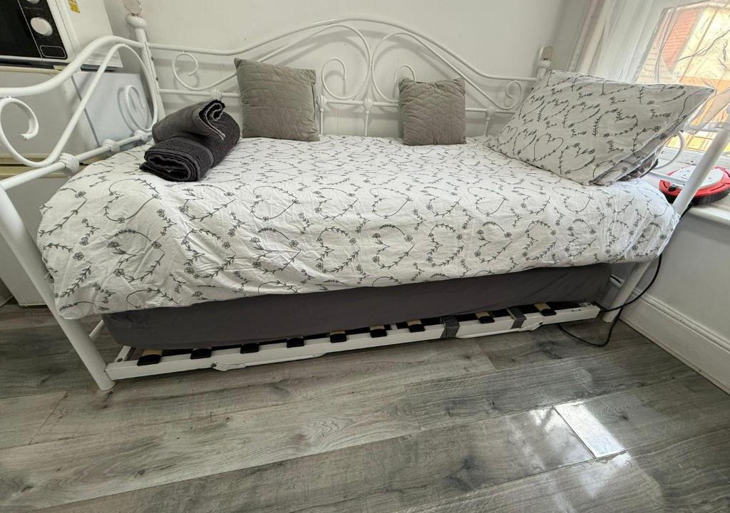 Bournemouth City Centre Apartment | Studio Flat from Bournemouth Beach