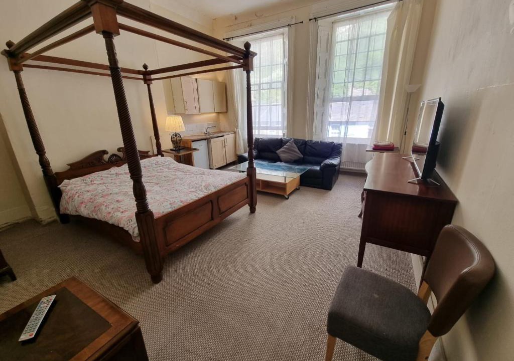 Dover Apartment | Studio Flat Next to Port and Cliffs
