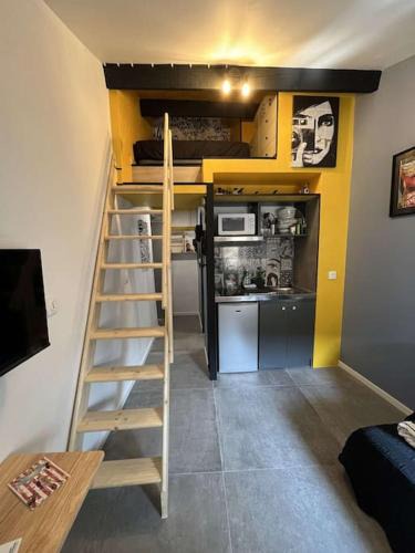 Villeneuve-les-Avignon Apartment | Studio Pop Art Villeneuve