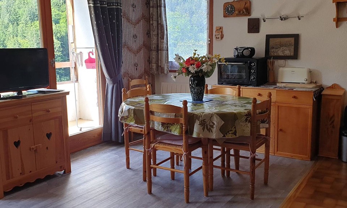 Saint-Jean-dʼAulps Apartment | Studio with pool access, Saint-Jean-d'Aulps