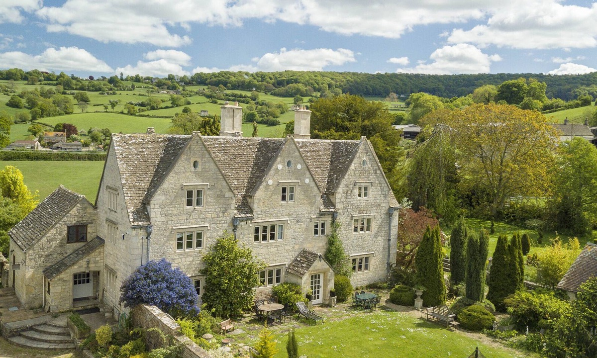 Haresfield House | Stunning 16th Century Grade II Listed Farmhouse