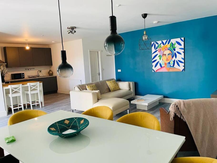Woking Apartment | Stunning huge openplan 2Bed flat