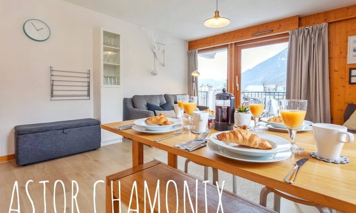 Chamonix City Centre Apartment | Stunning panoramic view, Cham centre, Pkg & WIFI