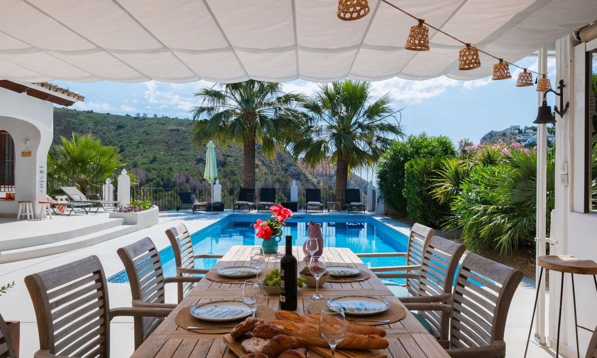 Arnella Villa | Stunning private villa for 10 people with private pool, A/C, WIFI, TV and patio