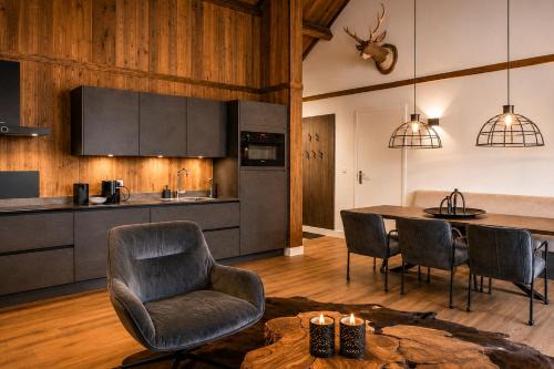 Afritz am See Apartment | Stylish Loft Apartment with Mountain View near the Lake