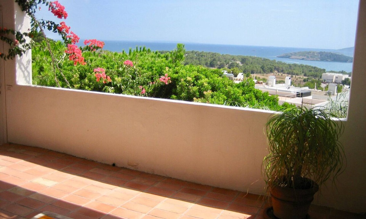 Cap Martinet Villa | Sunny, spacious and beautiful villa with a pool, close to town.