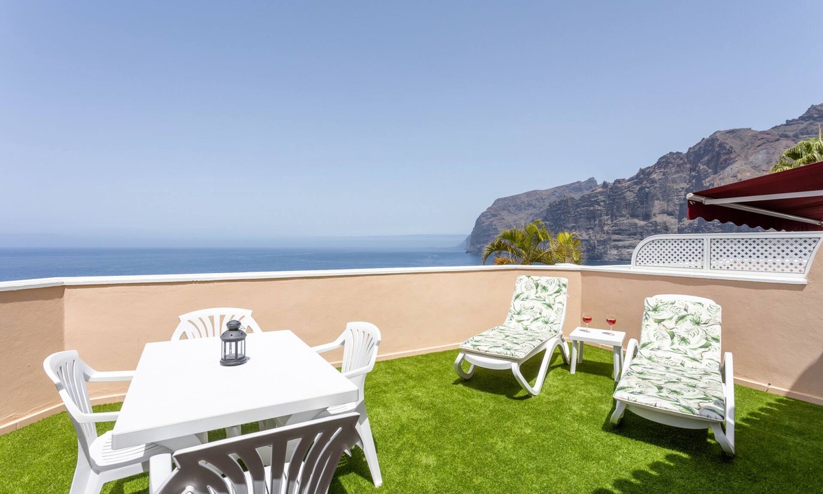 Los Gigantes Apartment | SUPERB LOCATION - PANORAMIC SEA & CLIFF VIEWS - WIFI - AIR CONDITIONING UNIT