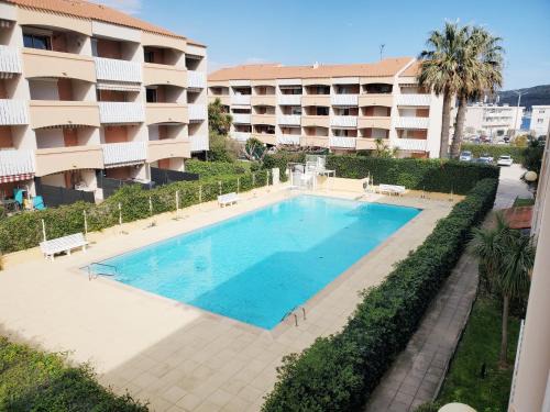Les Sablettes Apartment | T2 climatisé dans résidence avec piscine, tout à pied