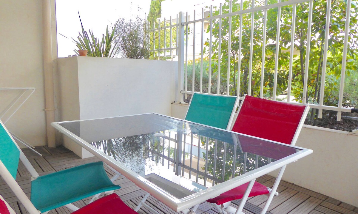 La Ciotat Apartment | T3 SEA FRONT, AIR CONDITIONING, TERRACE, DOUBLE GARAGE.