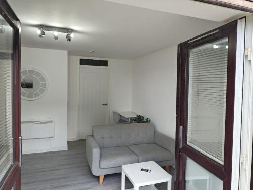 Gravesend Apartment | Thames Riverside Studio, Gravesend Town Centre - near train station
