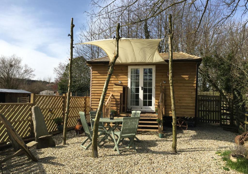 Hinton St. George Cabin | The Hut@Dinnington