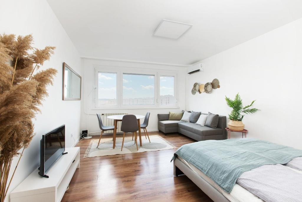 Ujlipotvaros Apartment | The Sunlight Studio