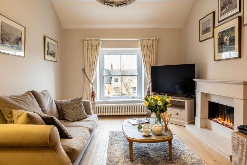 Moreton-in-Marsh House | Topside