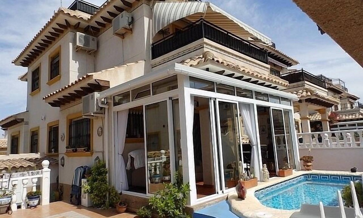 Orihuela Costa Apartment | Town House With Private Pool ,Good WiFi. Short walk to Villamartin Plaza