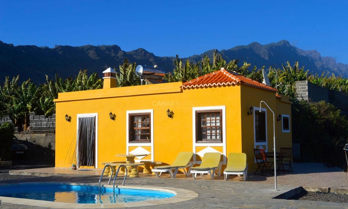 Los Llanos Cottage | Tranquil Cottage with Heated Pool near Tazacorte Beach, Panoramic Cald