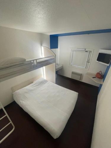 Bollene Hotel | Unisotel Bollène A7 Ex-Hotel F1