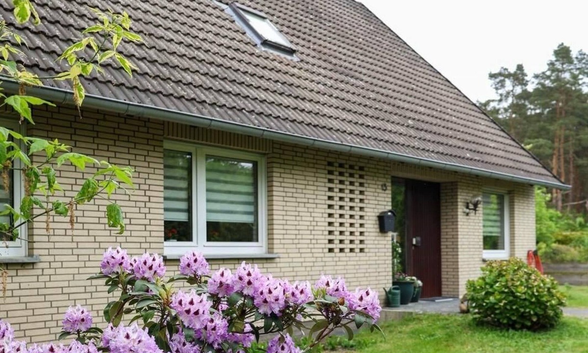 Hademstorf Apartment | Vacation apartment Roswitha 120 m² in the Lüneburg Heath, large garden/terrace