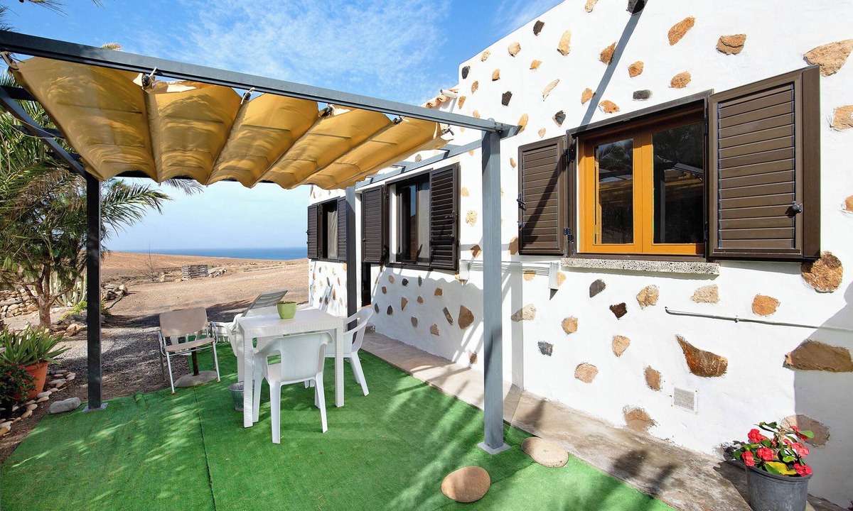 Pajara House | Vacation Home 'La Solapa' with Mountain View, Shared Garden and Wi-Fi