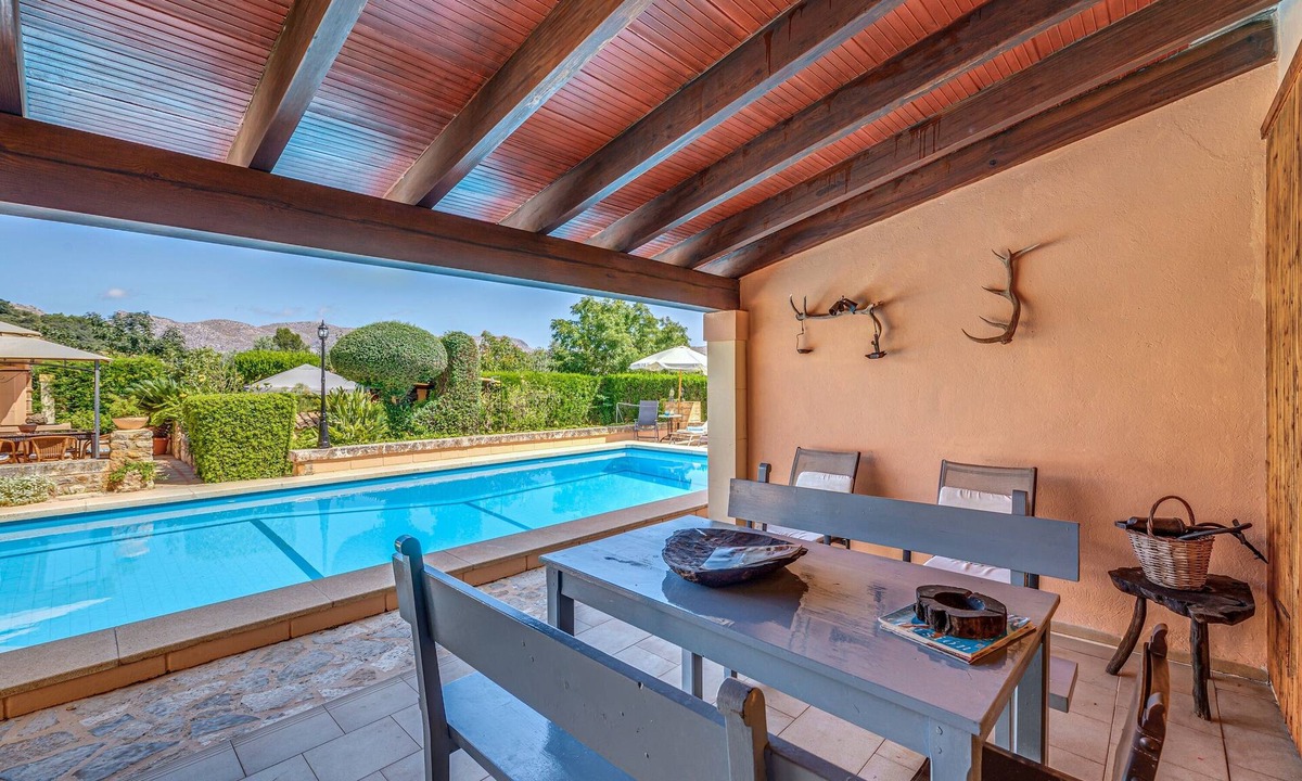 Pollensa Villa | Vacation Villa "Villa Fullos" with Mountain View, Pool, Wi-Fi, Garden & Terrace.