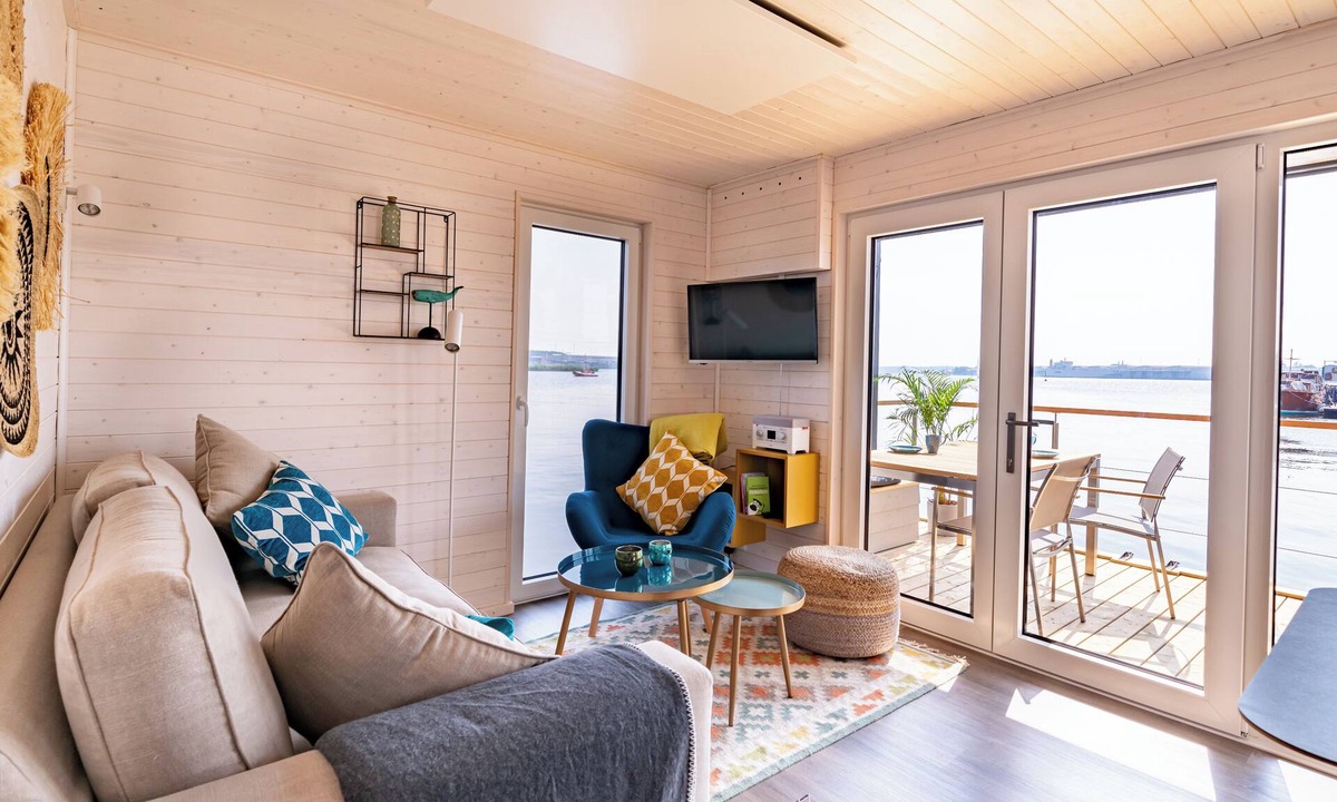 Fehmarnsund House | Vacations on a houseboat - pure relaxation for water and landlubbers alike!