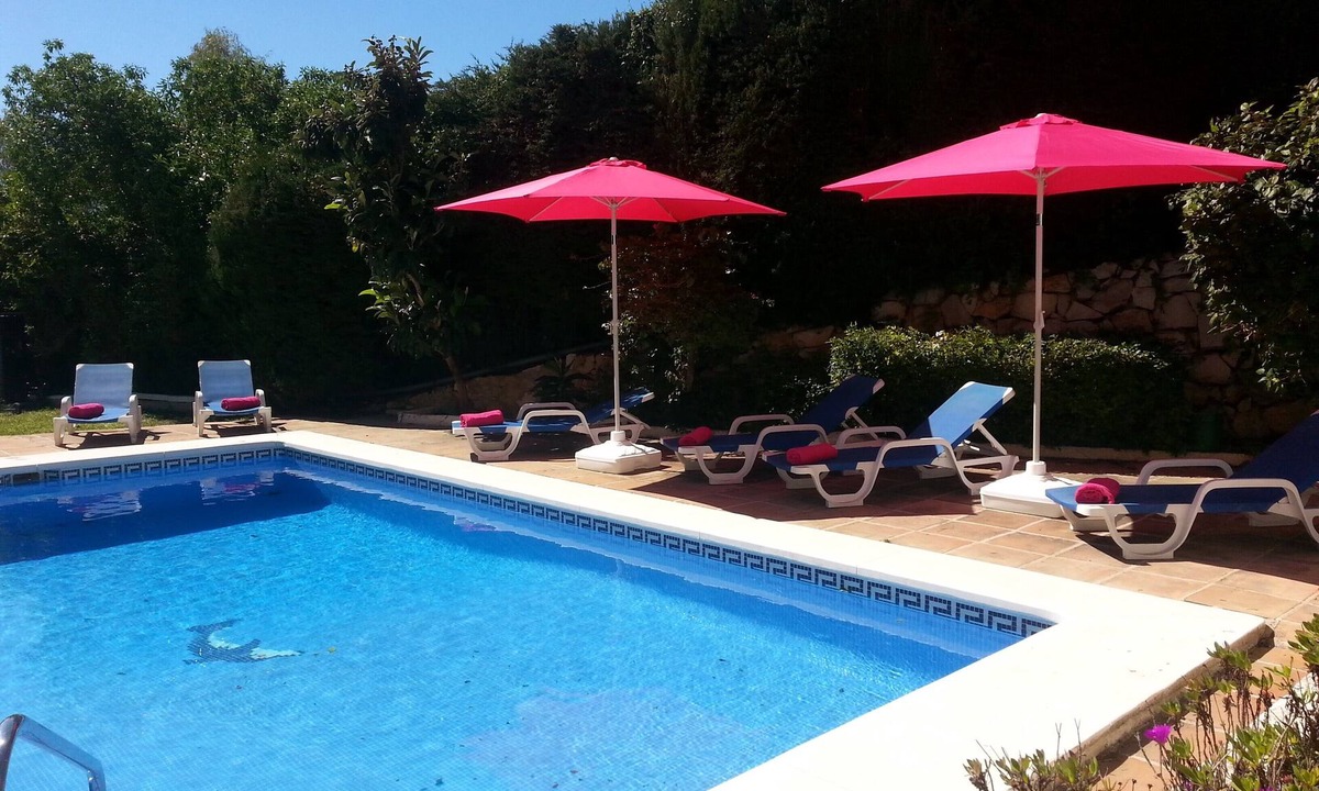 Mijas Villa | Villa 4 bed/bath with free heated pool ,WiFi and TV Car not essential