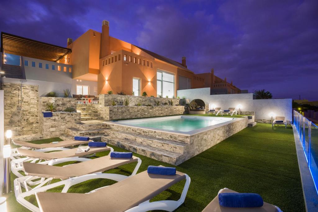 Caleta de Fuste Villa | VILLA ANDREA,HEATED POOL, optical FIBRE