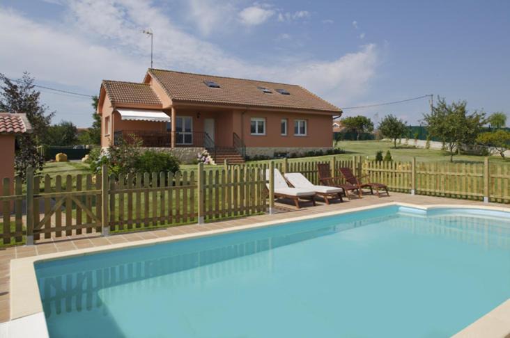 Villaviciosa Villa | Villa Dalias - Villa con piscina privada calefactada opcionalmente