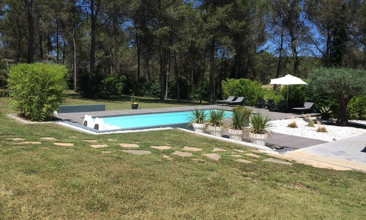 Saint-Clement-de-Riviere Villa | Villa with pool in the heart of the pine forest