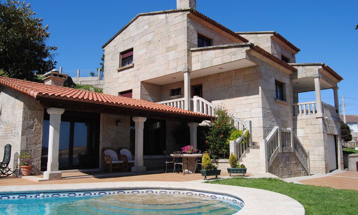 Baiona Ski Chalet | Villa in Baiona 1100 m from the Beach