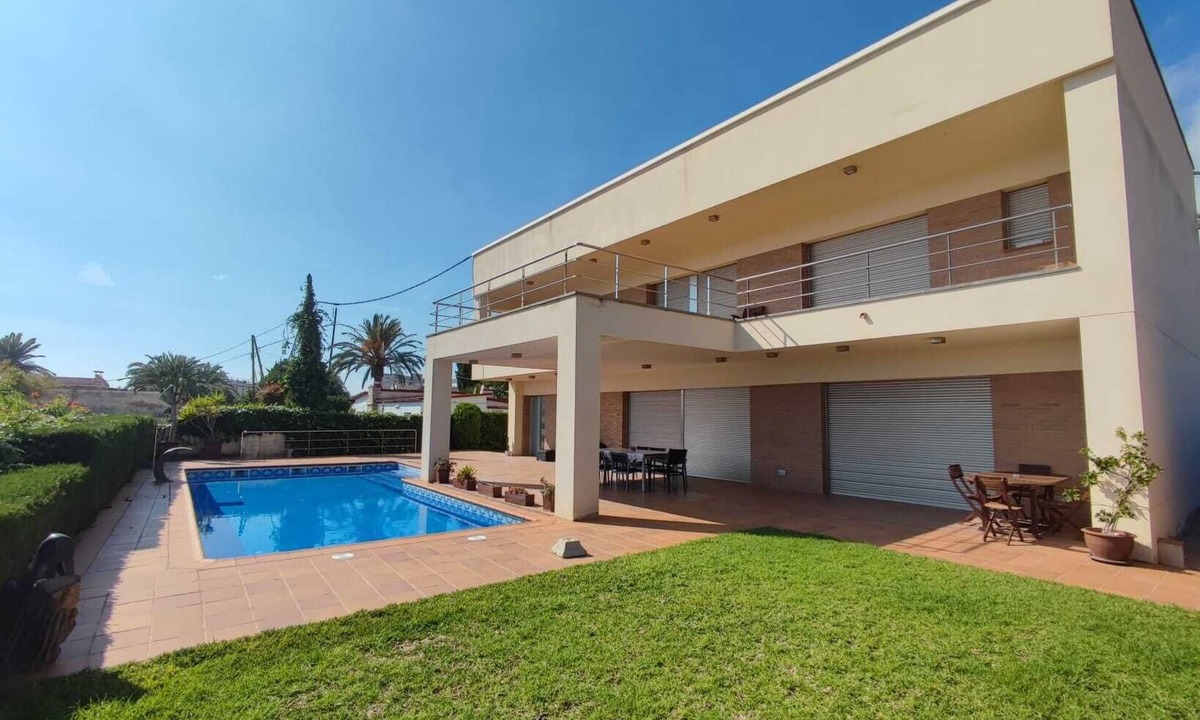 Alcanar Villa | Villa Maricel, in front of the sea with pool