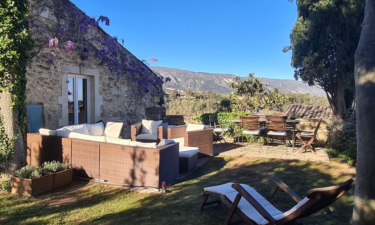 Menerbes House | Village house in Ménerbes with a swimming pool and a dramatic view