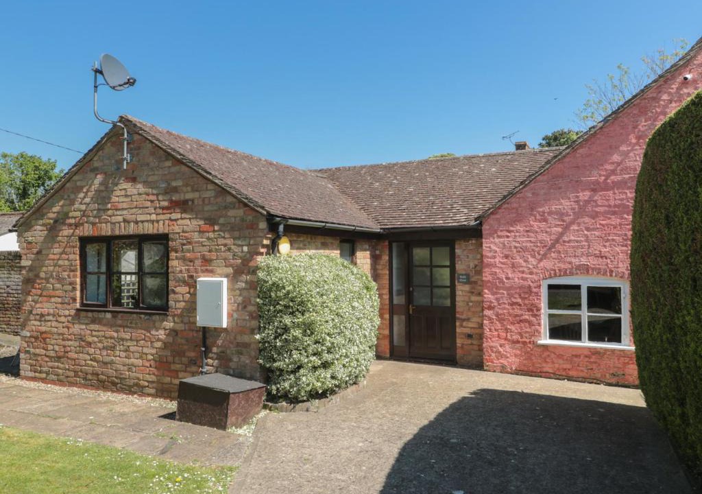 Dursley House | Walk Close