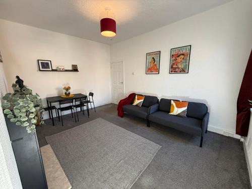 Gateshead Apartment | Westbrne-Spacious 4 Bedroom Sleeps 7 Contractor Stay