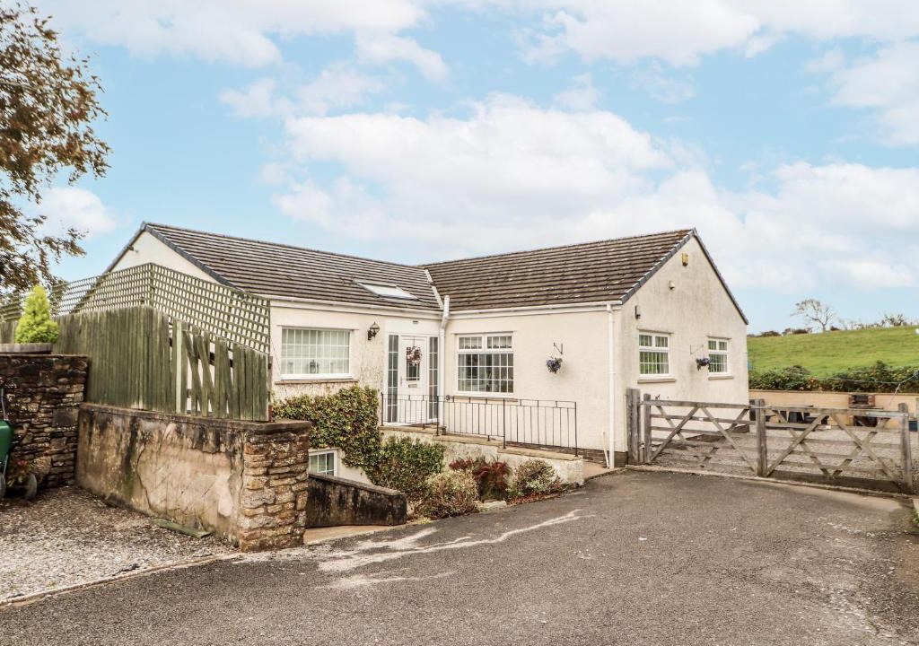 Great Clifton House | White Gables